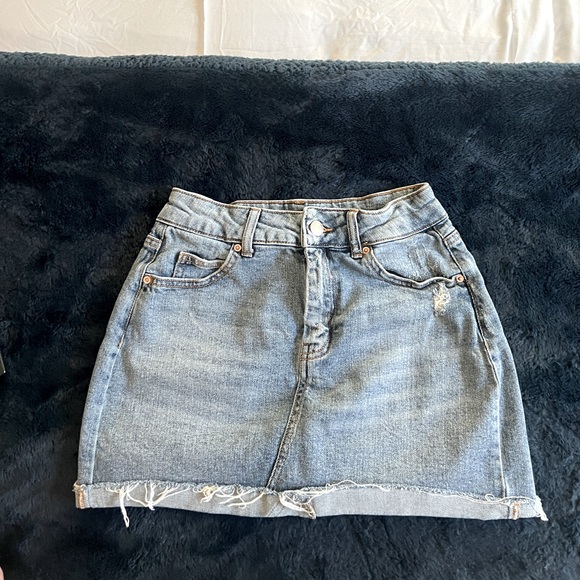 Denim Mini Skirt. Like New. Great Fit. Size 2 - Picture 1 of 3
